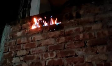 সিরাজগঞ্জে সাংবাদিকের বাড়িতে ‘পেট্রোল বোমা’ নিক্ষেপ সিরাজগঞ্জে সাংবাদিকের বাড়িতে ‘পেট্রোল বোমা’ নিক্ষেপ