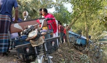 অটোভ্যানকে চাপা দিল ট্রাক, স্বামী-স্ত্রীর মৃত্যু