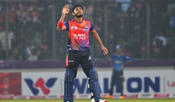 চার-ছক্কার ফোয়ারায় বিপিএল ফাইনালে তানজিদের সেঞ্চুরি