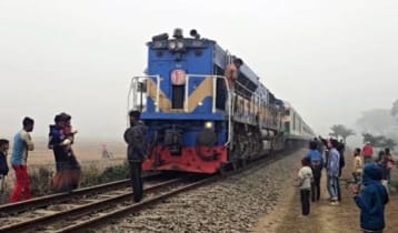 সোয়া ৩ ঘণ্টা পর উত্তরবঙ্গের সঙ্গে ট্রেন যোগাযোগ স্বাভাবিক 