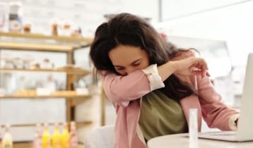 অ্যালার্জিক রাইনাইটিস কাদের বেশি হয়?