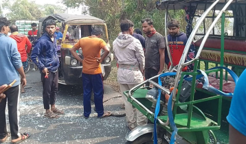 মায়ের কোল থেকে ছিটকে পড়ে প্রাণ গেল শিশুর মায়ের কোল থেকে ছিটকে পড়ে প্রাণ গেল শিশুর