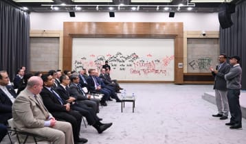 জুলাই গণ-অভ্যুত্থান স্মৃতি জাদুঘর পরিদর্শন করলেন কূটনীতিকেরা জুলাই গণ-অভ্যুত্থান স্মৃতি জাদুঘর পরিদর্শন করলেন কূটনীতিকেরা