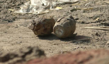 মাটি খুঁড়তে গিয়ে মিলল অবিস্ফোরিত ২ গ্রেনেড
