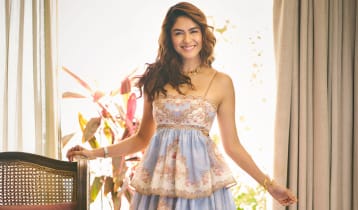 ‘পৃথিবীর সবচেয়ে সুন্দর জিনিস ভালোবাসা’ ‘পৃথিবীর সবচেয়ে সুন্দর জিনিস ভালোবাসা’