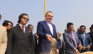 চট্টগ্রাম বন্দরে গমের চালান স্বাগত জানালেন যুক্তরাষ্ট্রের রাষ্ট্রদূত