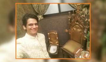 অমিতাভের ‘গোল্ডেন টয়লেটে’ বিজয়ের সেলফি