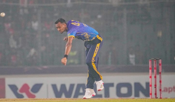 শেষ বলে উইকেট নিয়ে রেকর্ড চুরমার শরিফুলের