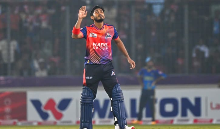 চার-ছক্কার ফোয়ারায় বিপিএল ফাইনালে তানজিদের সেঞ্চুরি