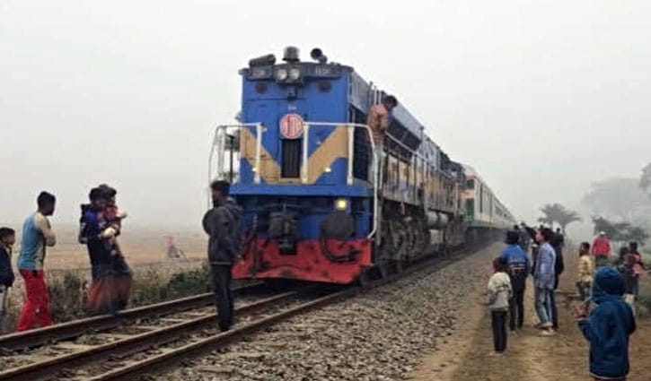 সোয়া ৩ ঘণ্টা পর উত্তরবঙ্গের সঙ্গে ট্রেন যোগাযোগ স্বাভাবিক 