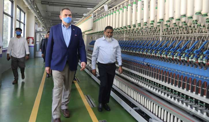 চট্টগ্রামে দুটি শিল্প কারখানা পরিদর্শন করলেন মার্কিন রাষ্ট্রদূত 