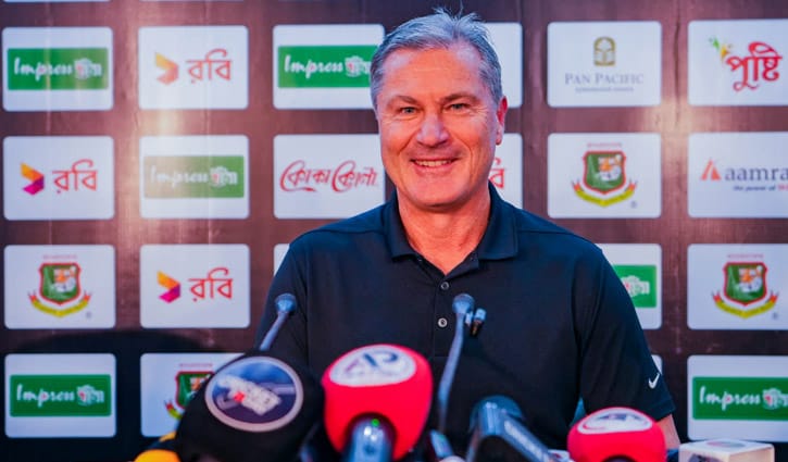 বিপিএলে আম্পায়াদের পারফরম্যান্সে সাইমনের মুখে হাসি