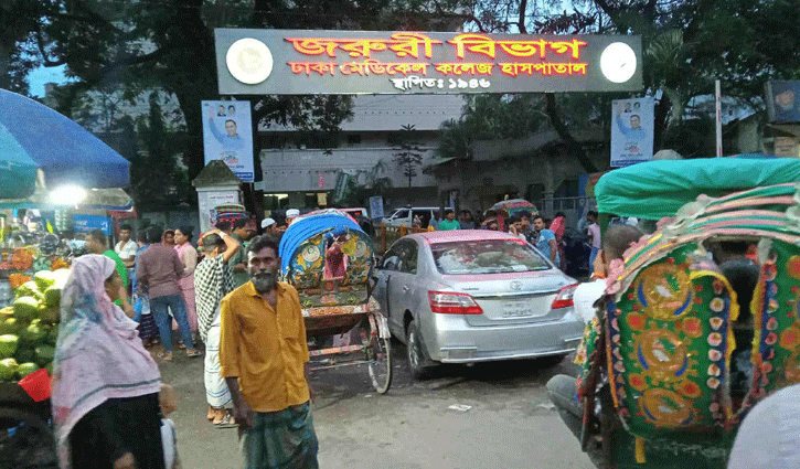 বিমানবন্দর এলাকায় বাস দুর্ঘটনায় চালকের মৃত্যু