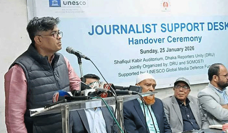 সাংবাদিকদের কড়া সমালোচনায় প্রেস সচিব 