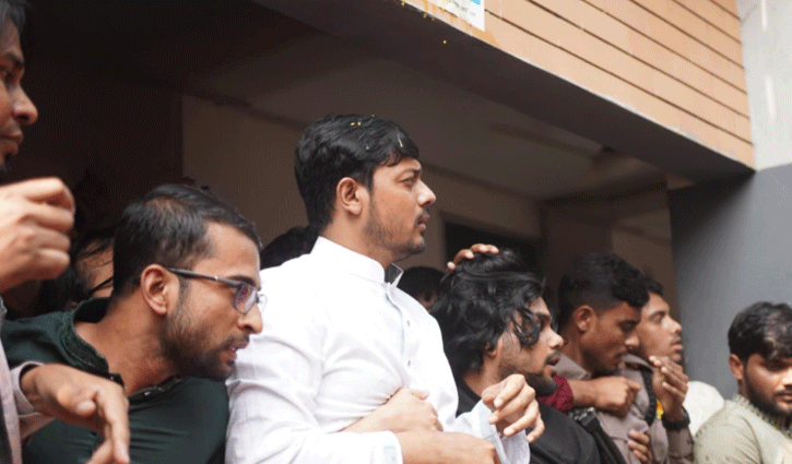 নাসীরুদ্দীন পাটওয়ারীর ওপর আবারো ডিম নিক্ষেপ, ভুয়া ভুয়া স্লোগান