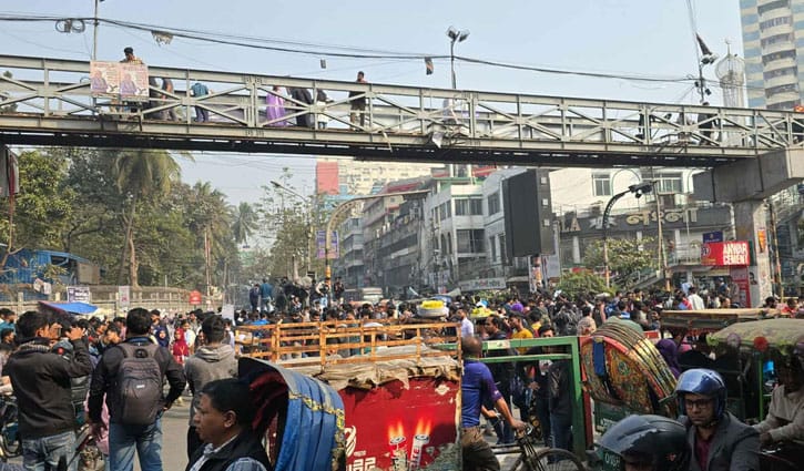 সাত কলেজের শিক্ষার্থীদের সড়ক অবরোধ