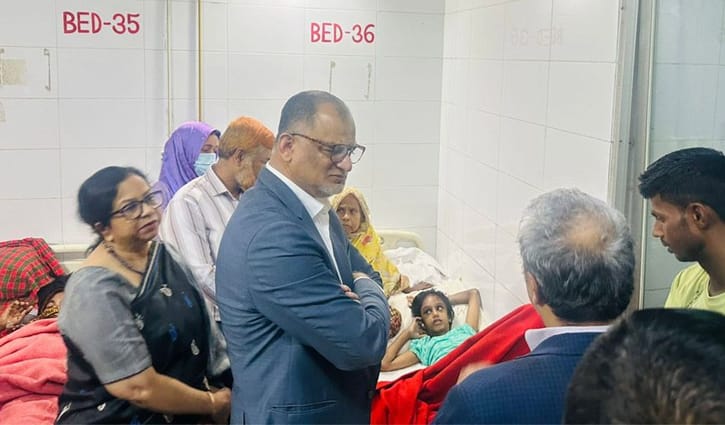 মোহনাকে দেখতে হাসপাতালে বশিরউদ্দীন, ফোনে খোঁজ নিলেন প্রধান উপদেষ্টা