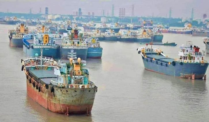 সাগরে ভাসমান গুদাম: তিন দিনের মধ্যে পণ্য খালাস না করলে ব্যবস্থা