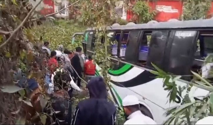 মাদারীপুরে এক হৃদয়ভাঙা সন্ধ্যা, চার প্রাণ ঝরে গেল সড়কে