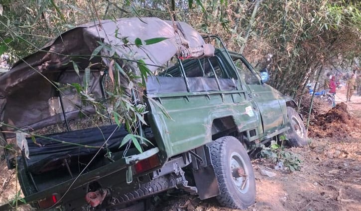 ট্রাকের ধাক্কায় সেনাবাহিনীর টহল গাড়ি খাদে, ৪ সেনা সদস্য আহত
