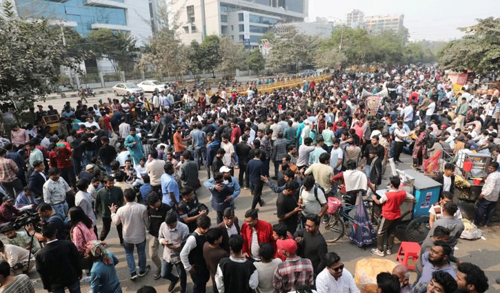 দ্বিতীয় দিনের মতো ইসি ঘেরাও ছাত্রদলের