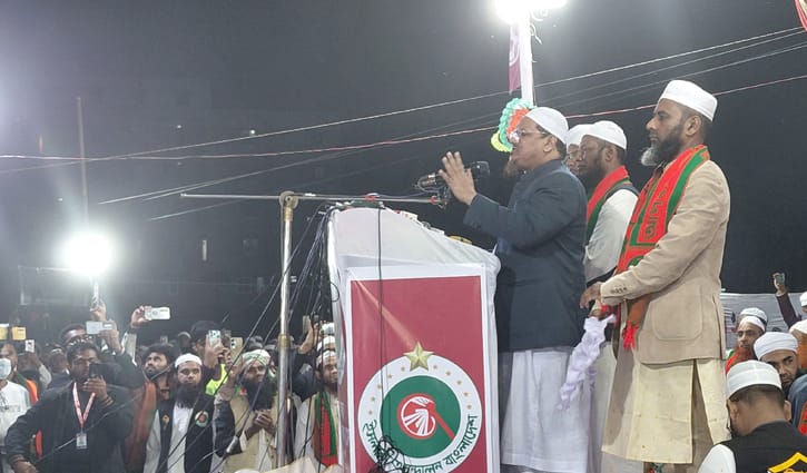 একটি দল ইসলামের পরিবর্তে ক্ষমতার লোভী হয়ে গেছে: চরমোনাই পীর