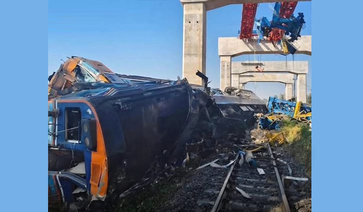 থাইল্যান্ডে ট্রেনের ওপর ক্রেন পড়ে নিহত ২২