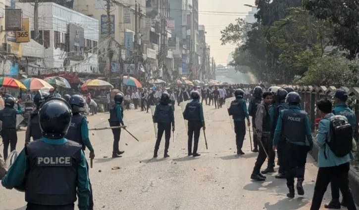 ঢাকা ও আইডিয়াল কলেজ শিক্ষার্থীদের সংঘর্ষ, অতিরিক্ত পুলিশ মোতায়েন