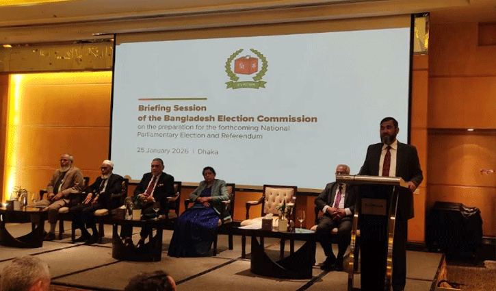 নির্বাচনের প্রস্তুতি নিয়ে কূটনীতিকদের ব্রিফিং করছে ইসি