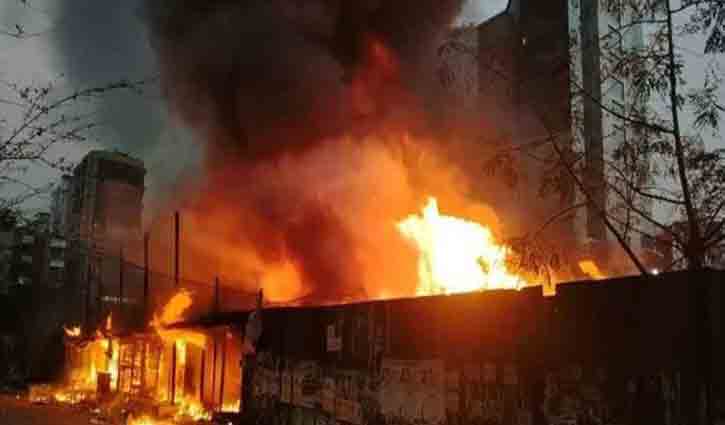 উত্তরায় কাঁচাবাজারে আগুন, নিয়ন্ত্রণে ৫ ইউনিট