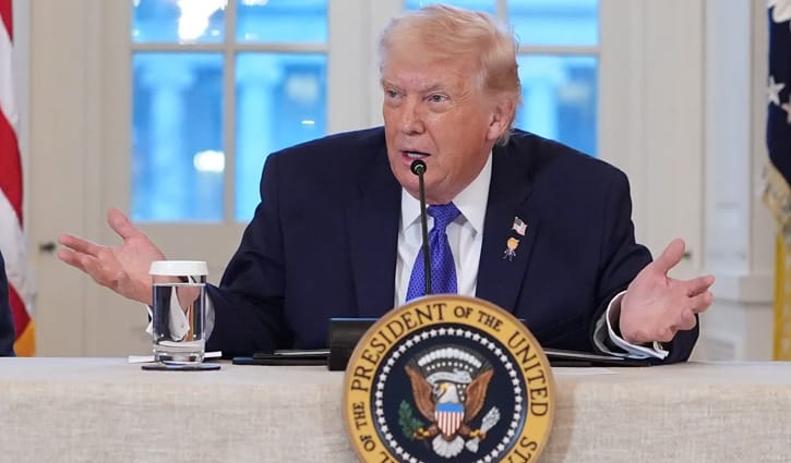 গ্রিনল্যান্ডে হামলার পরিকল্পনা প্রস্তুতের নির্দেশ ট্রাম্পের