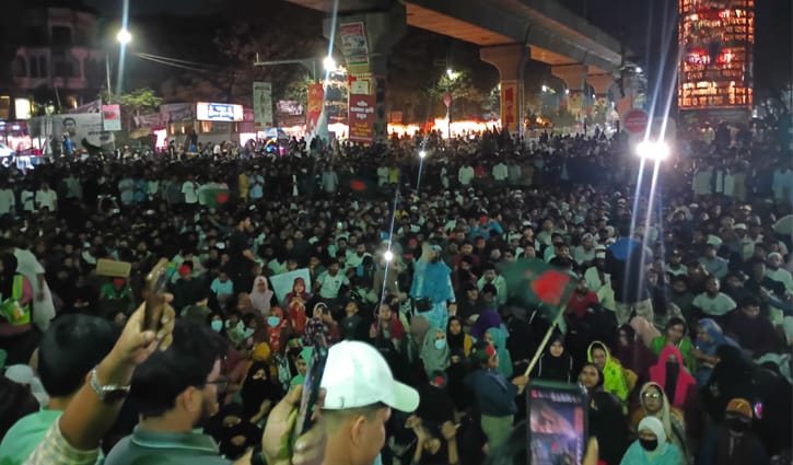 সংঘর্ষের পর আবারো শাহবাগে ইনকিলাব মঞ্চের নেতাকর্মীরা