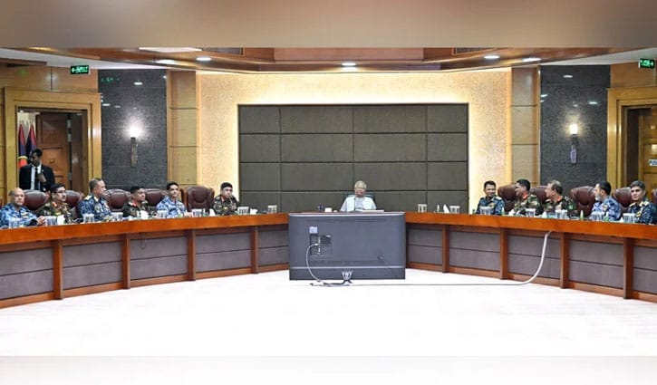 নির্বাচনে সশস্ত্র বাহিনীকে নিরপেক্ষতার সঙ্গে দায়িত্ব পালনের নির্দেশ প্রধান উপদেষ্টার