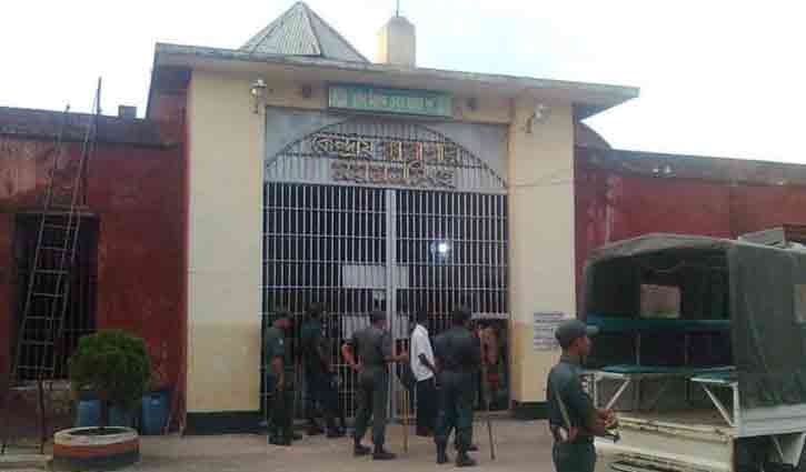 জামিন ছাড়াই হত্যা মামলার তিন আসামির মুক্তি, ডেপুটি জেলার বরখাস্ত