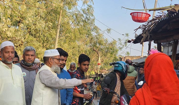 প্রচারে প্লাস্টিকের ব্যবহার, দুজনকে শোকজ