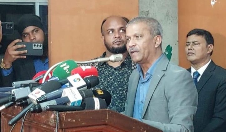 গণভোট দলের নয়, দেশের স্বার্থে: আসিফ নজরুল