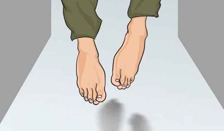 গাছে ঝুলছিল নারীর লাশ