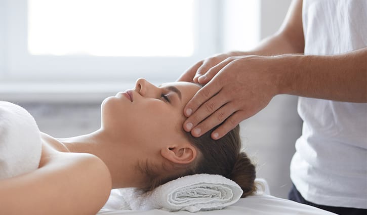 শরীরকে ডিটক্স করতে  ‘লিম্ফ্যাটিক ড্রেনেজ ম্যাসাজ’ নিতে পারেন