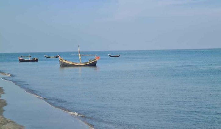 মিয়ানমার থেকে ছোড়া গুলিতে বাংলাদেশি জেলে আহত