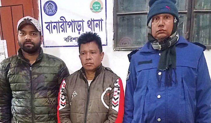 পুলিশ গেলে নিজেই পাইপগান বের করে দেন আ.লীগ নেতা