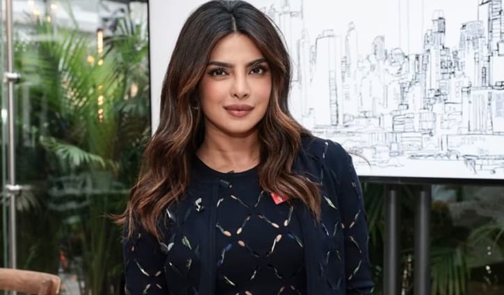 গোল্ডেন গ্লোব সঞ্চালনা করবেন প্রিয়াঙ্কা