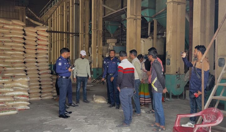 নৈশপ্রহরী ও কর্মচারীদের বেঁধে ৬৩৩ বস্তা চাল লুটের অভিযোগ