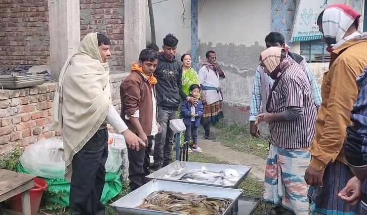 শরীয়তপুরে দুইশ বছরের জোড় মাছের মেলা 