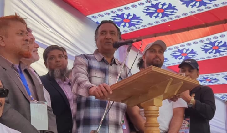 ‘রাজনীতিতে অস্ত্রের খেলা খেললে বেশি দিন টেকা যায় না’