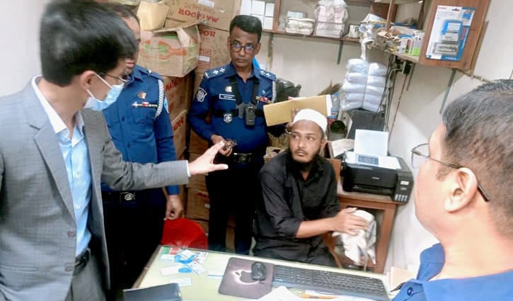 লক্ষ্মীপুরে ভোটের সিলসহ আটক ব্যক্তির রাজনৈতিক পরিচয় নিয়ে ধোঁয়াশা