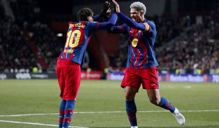 চাপের পরীক্ষায় উত্তীর্ণ হয়ে শেষ চারে বার্সেলোনা