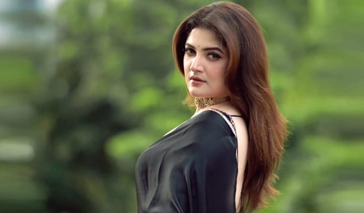 অন্তরঙ্গ দৃশ্যে অভিনয় নিয়ে মুখ খুললেন শ্রাবন্তী