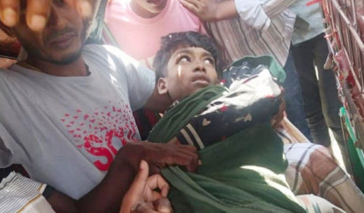 আরাকান আর্মির গুলিতে দুই বাংলাদেশি জেলে আহত