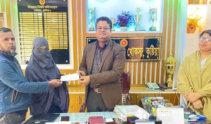 দরিদ্র মেধাবী শিক্ষার্থীর পাশে দাঁড়ালেন ইউএনও মাহমাদুল হাসান