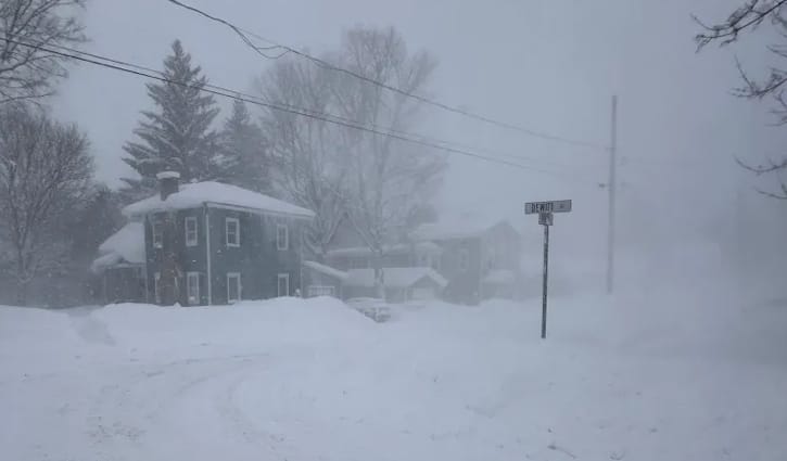 তুষারঝড়ে বিপর্যস্ত যুক্তরাষ্ট্র, ৮ হাজারেরও বেশি ফ্লাইট বাতিল